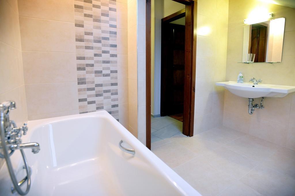 Corner Apartman Eger Chambre photo