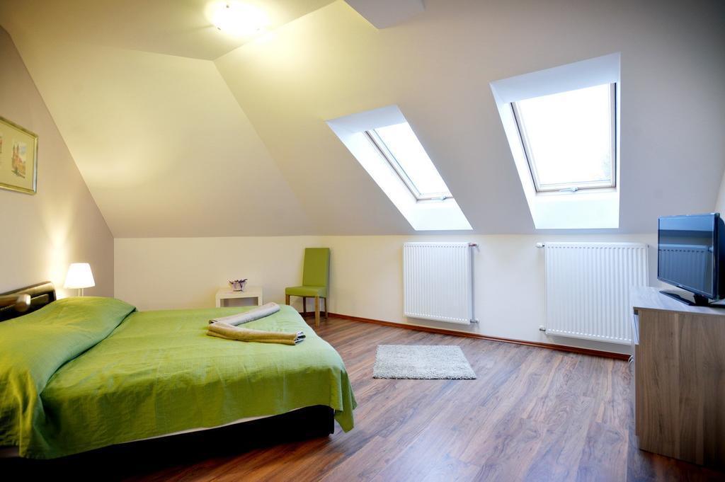 Corner Apartman Eger Chambre photo