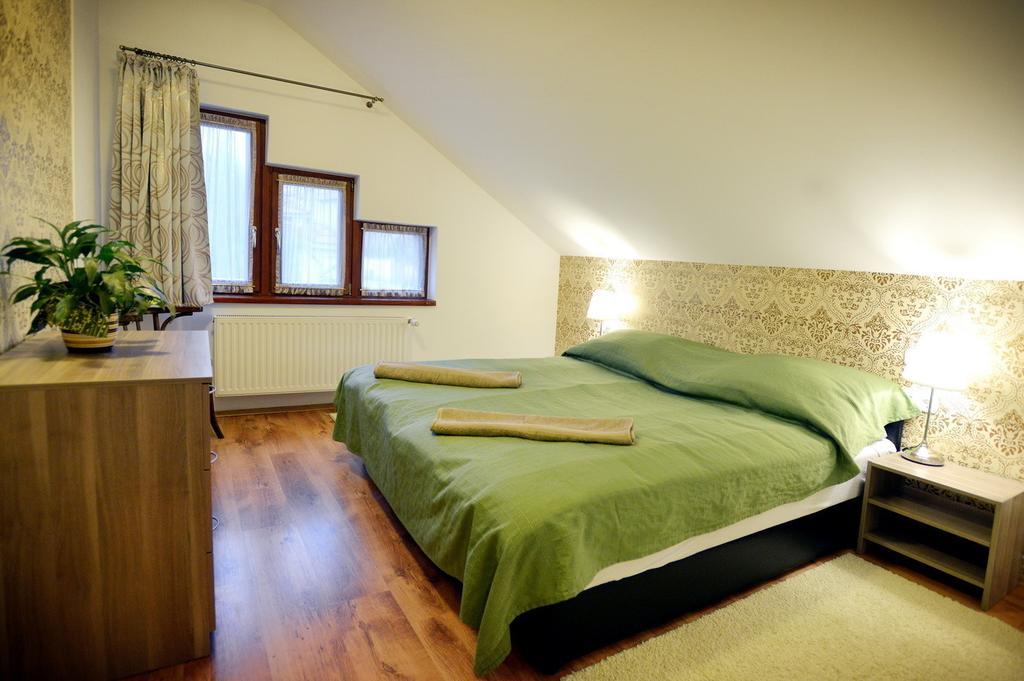 Corner Apartman Eger Chambre photo
