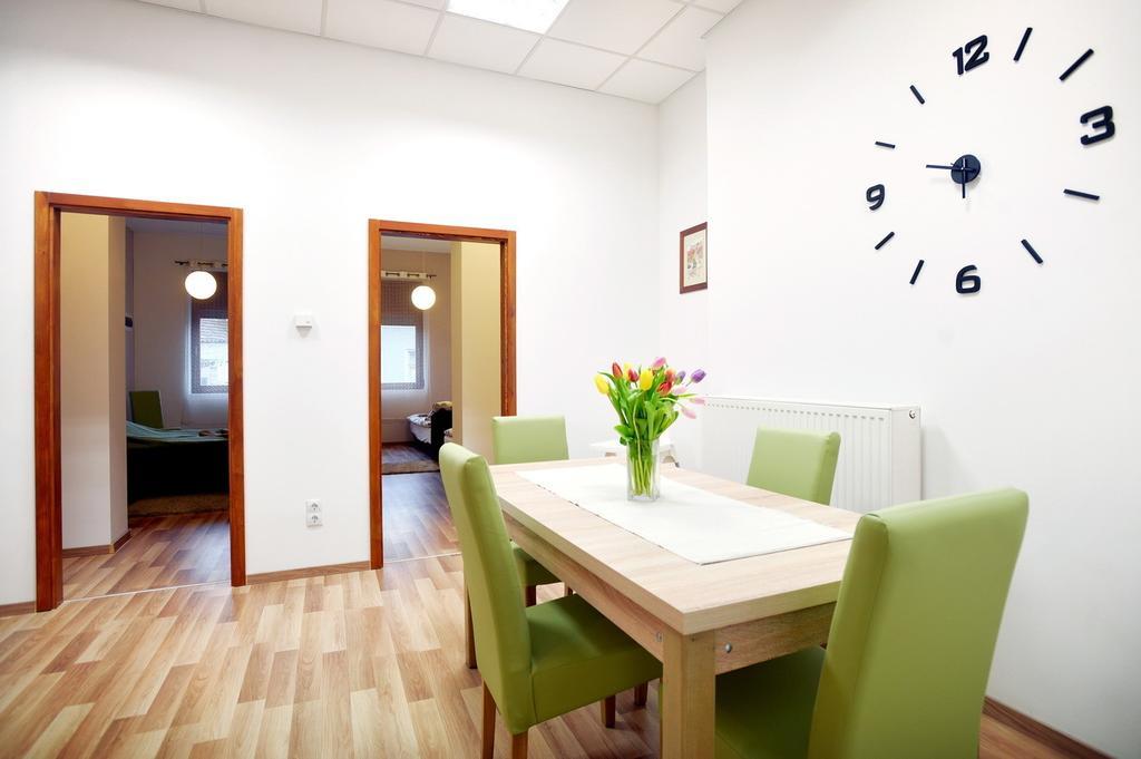 Corner Apartman Eger Chambre photo