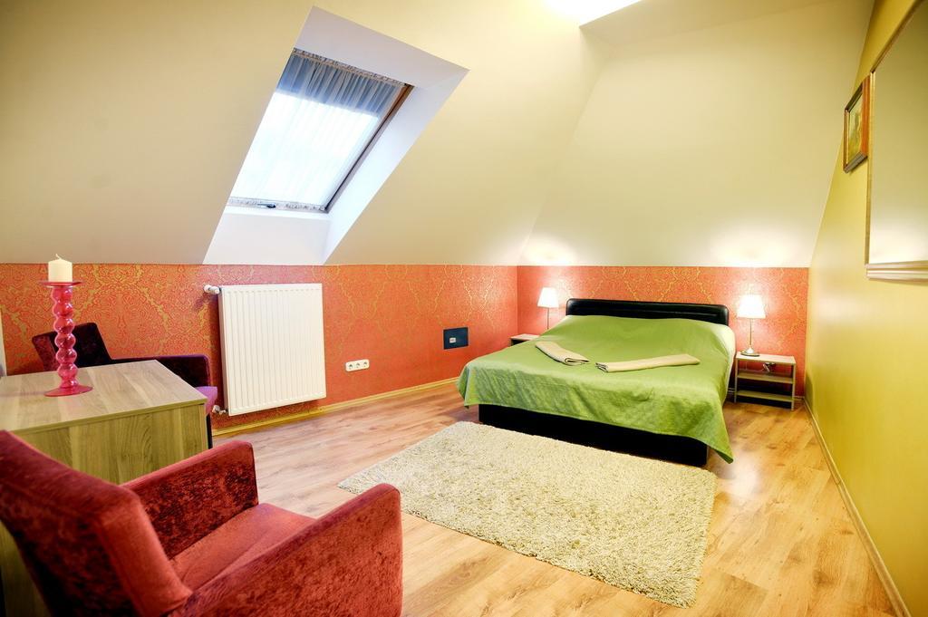 Corner Apartman Eger Chambre photo