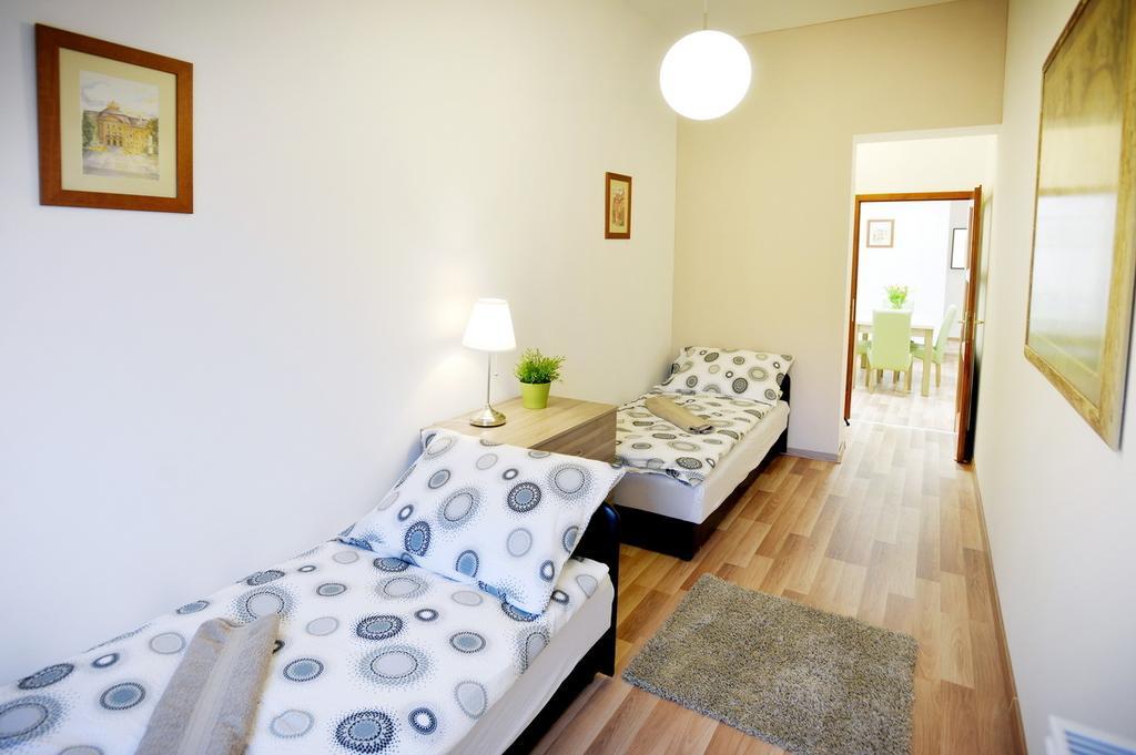 Corner Apartman Eger Chambre photo